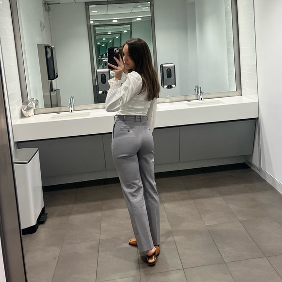 Aritzia Pleated Pants - Light Grey, Size 00 - Picture 2 of 5